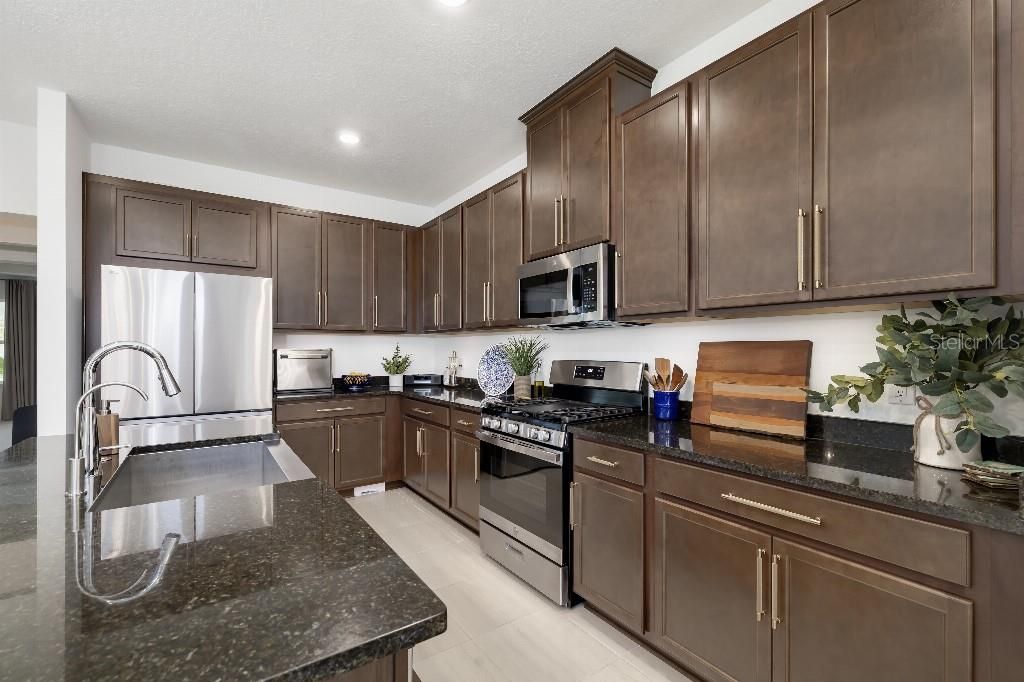 En Venta: $1,099,000 (6 camas, 4 baños, 4195 Pies cuadrados)