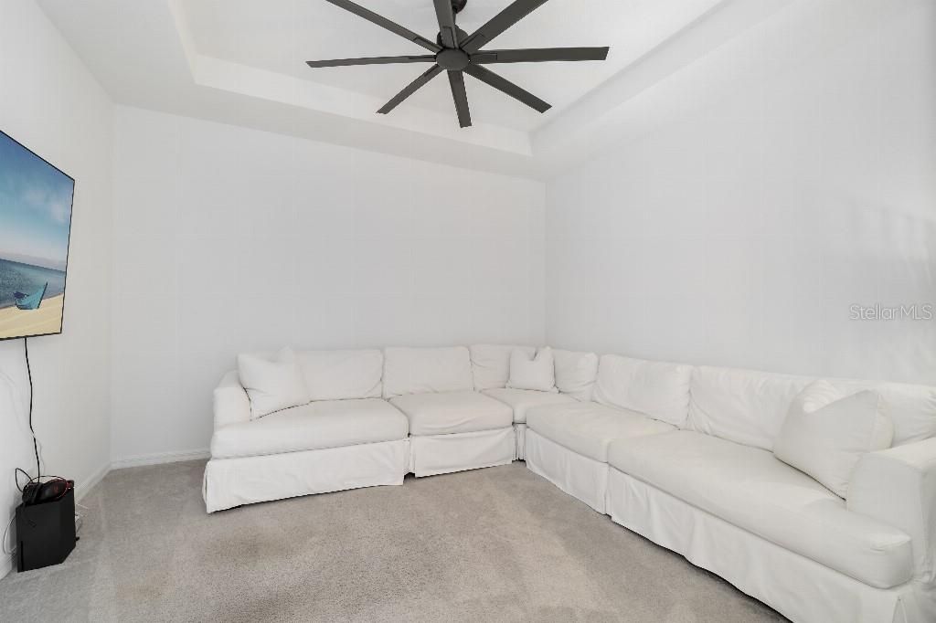 En Venta: $1,099,000 (6 camas, 4 baños, 4195 Pies cuadrados)