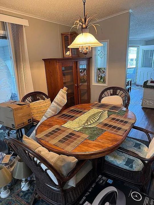 For Sale: $189,500 (2 beds, 2 baths, 1144 Square Feet)