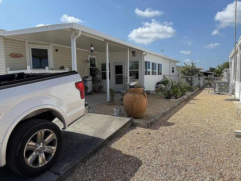 For Sale: $189,500 (2 beds, 2 baths, 1144 Square Feet)