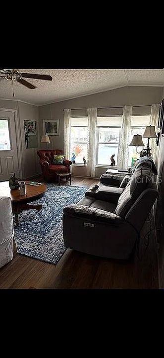For Sale: $189,500 (2 beds, 2 baths, 1144 Square Feet)