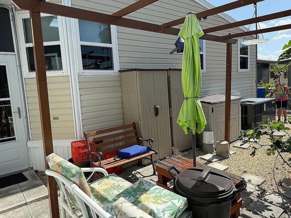 For Sale: $189,500 (2 beds, 2 baths, 1144 Square Feet)