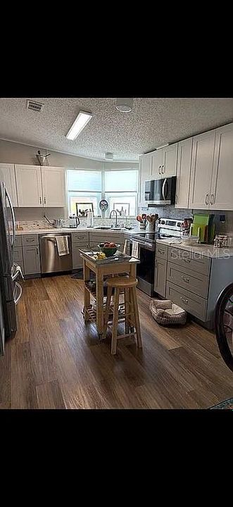 For Sale: $189,500 (2 beds, 2 baths, 1144 Square Feet)