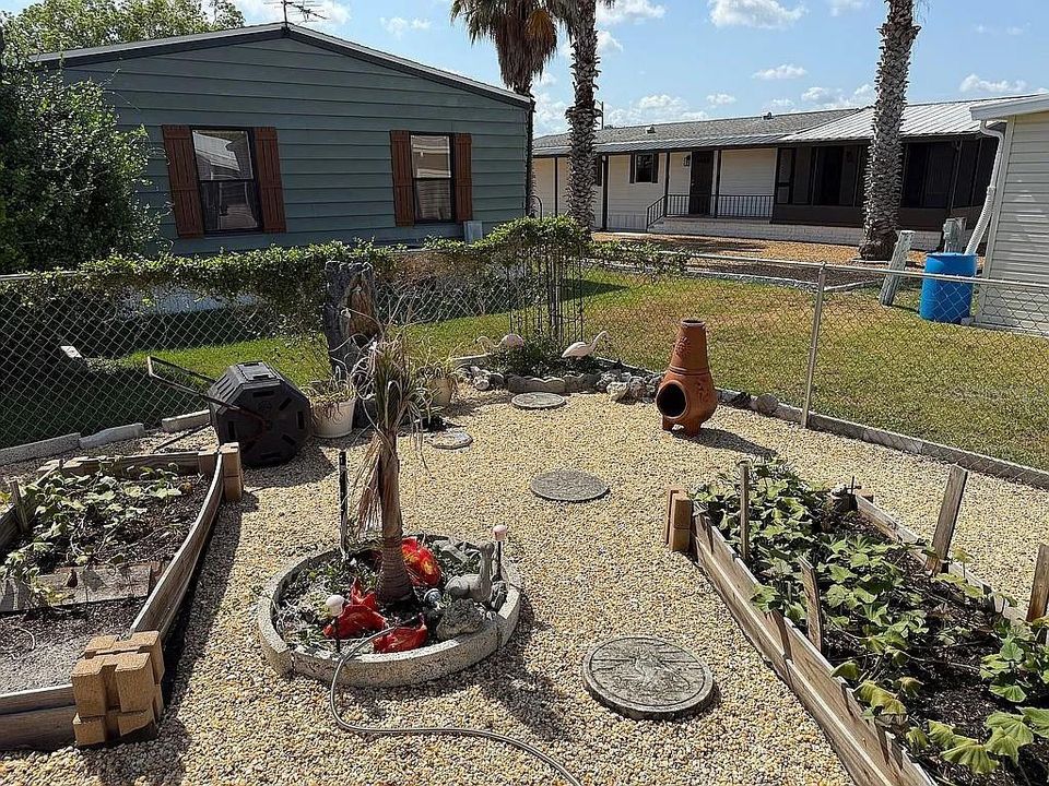 For Sale: $189,500 (2 beds, 2 baths, 1144 Square Feet)
