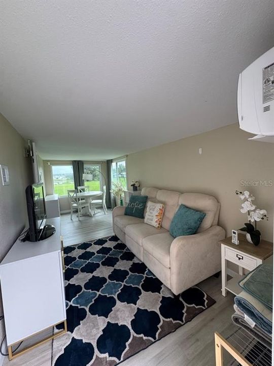 For Rent: $1,300 (1 beds, 1 baths, 400 Square Feet)