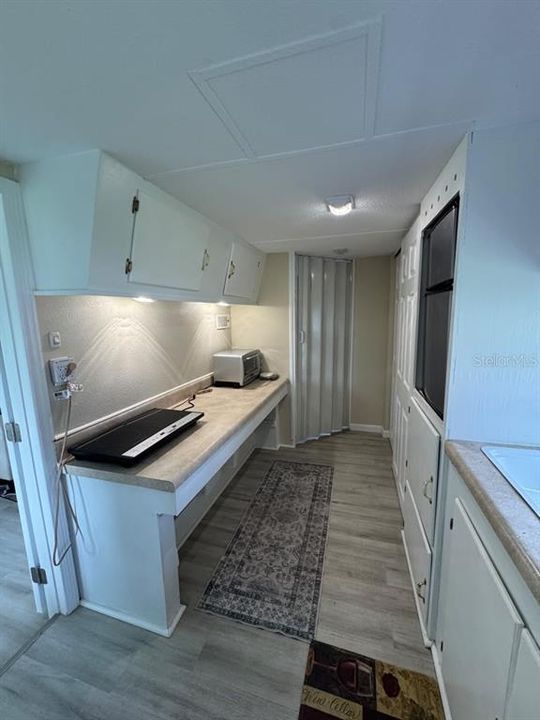 For Rent: $1,300 (1 beds, 1 baths, 400 Square Feet)
