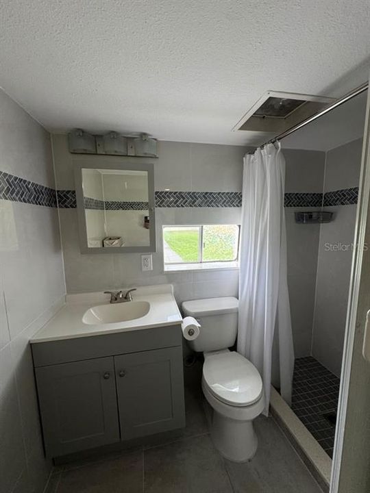 For Rent: $1,300 (1 beds, 1 baths, 400 Square Feet)