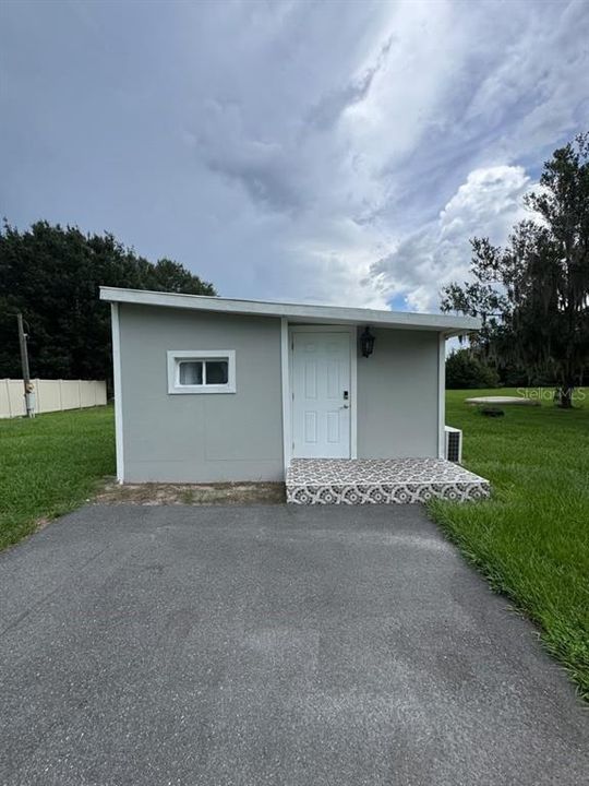 For Rent: $1,300 (1 beds, 1 baths, 400 Square Feet)