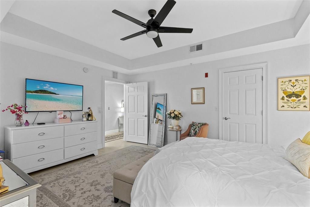 For Sale: $330,000 (1 beds, 2 baths, 1247 Square Feet)