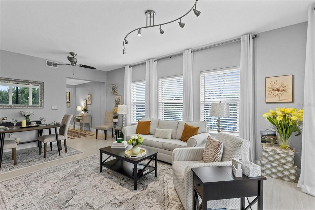 For Sale: $330,000 (1 beds, 2 baths, 1247 Square Feet)