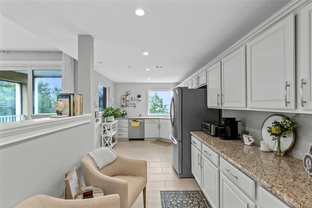 For Sale: $330,000 (1 beds, 2 baths, 1247 Square Feet)