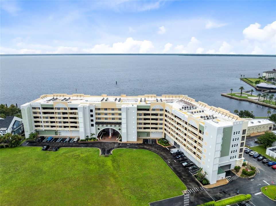 For Sale: $330,000 (1 beds, 2 baths, 1247 Square Feet)