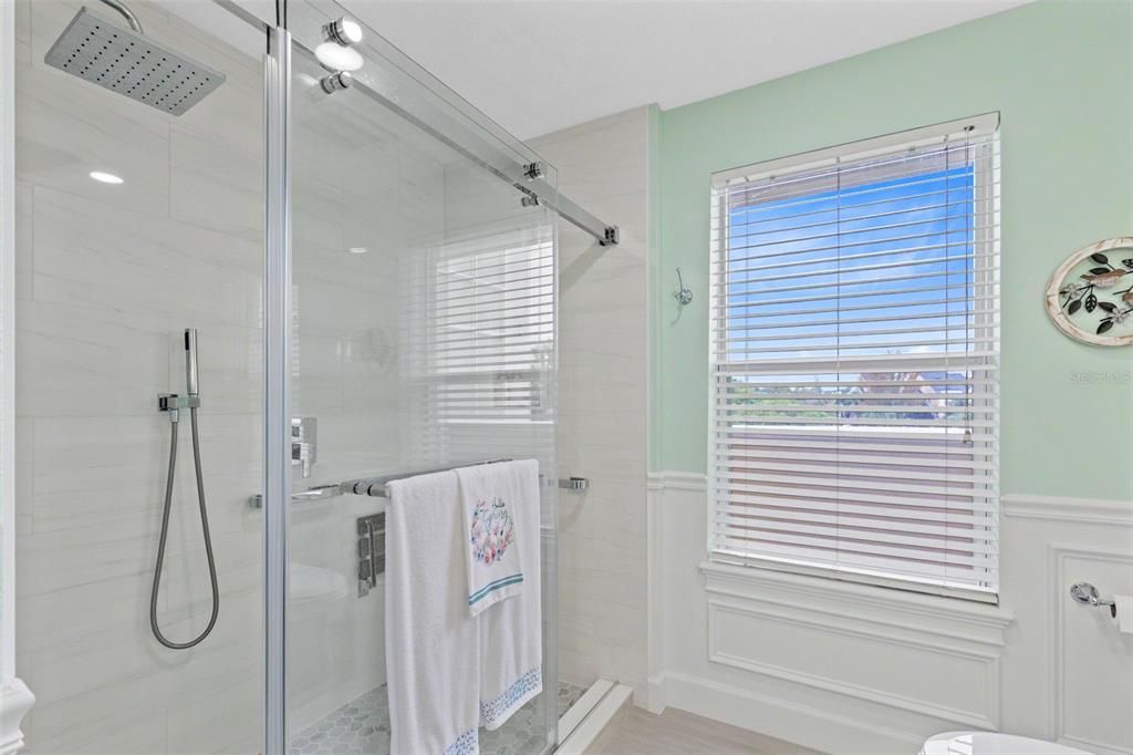 For Sale: $330,000 (1 beds, 2 baths, 1247 Square Feet)