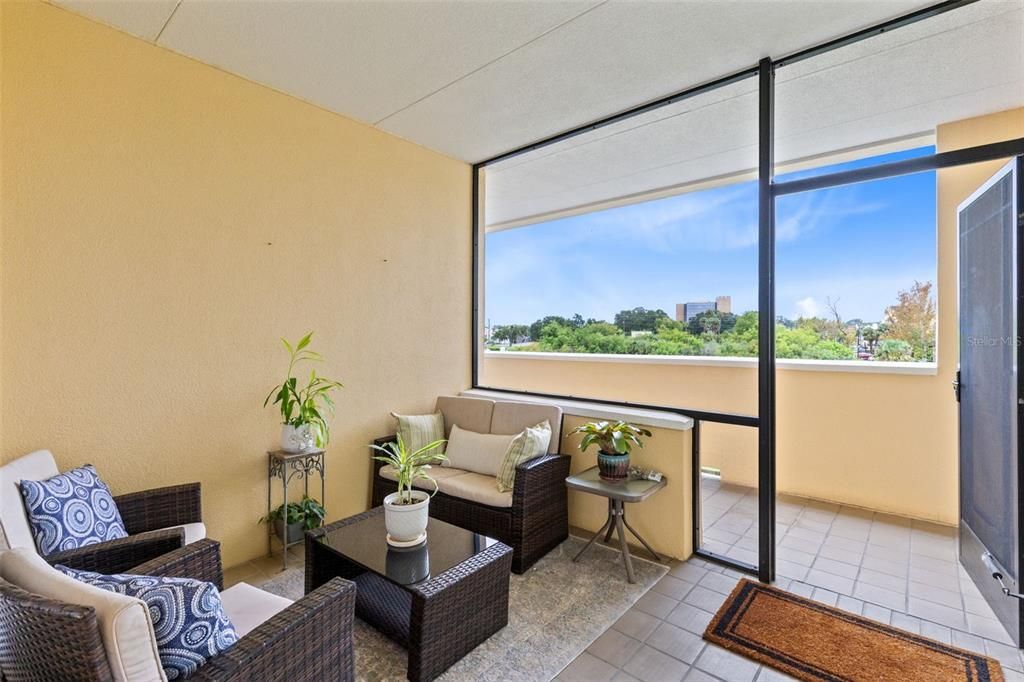 For Sale: $330,000 (1 beds, 2 baths, 1247 Square Feet)