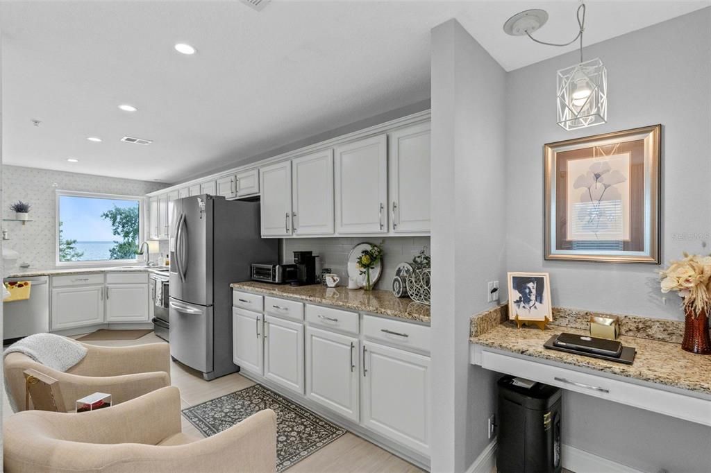 For Sale: $330,000 (1 beds, 2 baths, 1247 Square Feet)
