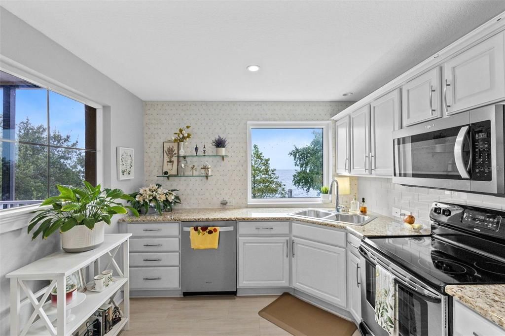 For Sale: $330,000 (1 beds, 2 baths, 1247 Square Feet)