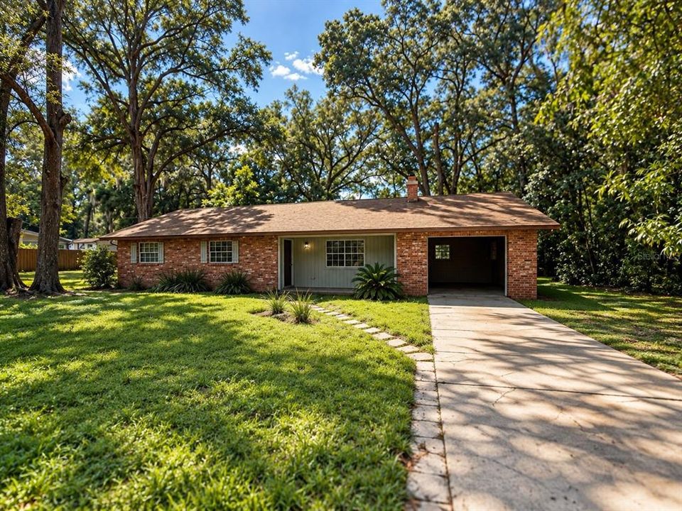 For Sale: $239,000 (3 beds, 2 baths, 1305 Square Feet)