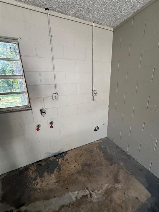 For Sale: $239,000 (3 beds, 2 baths, 1305 Square Feet)