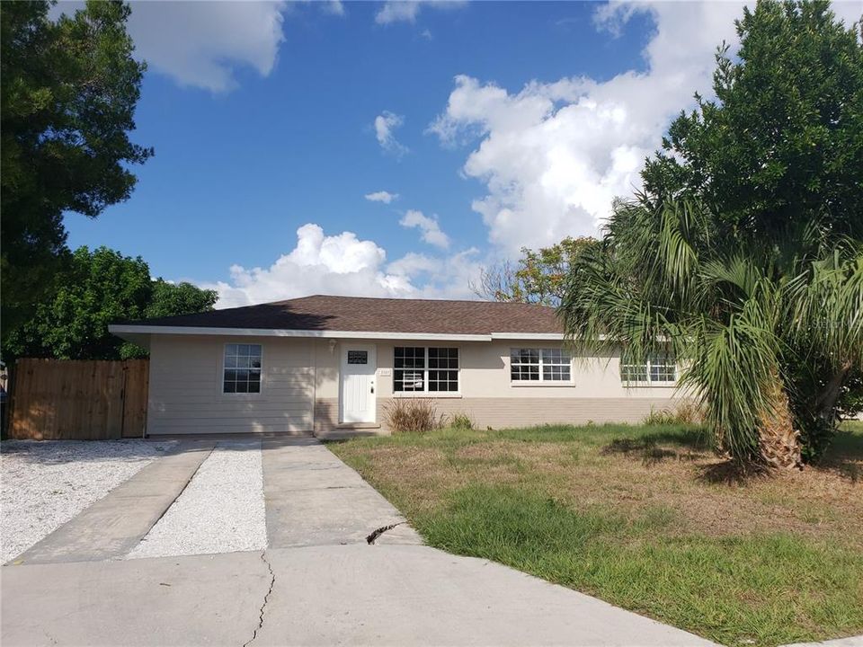 For Rent: $2,300 (3 beds, 2 baths, 1764 Square Feet)