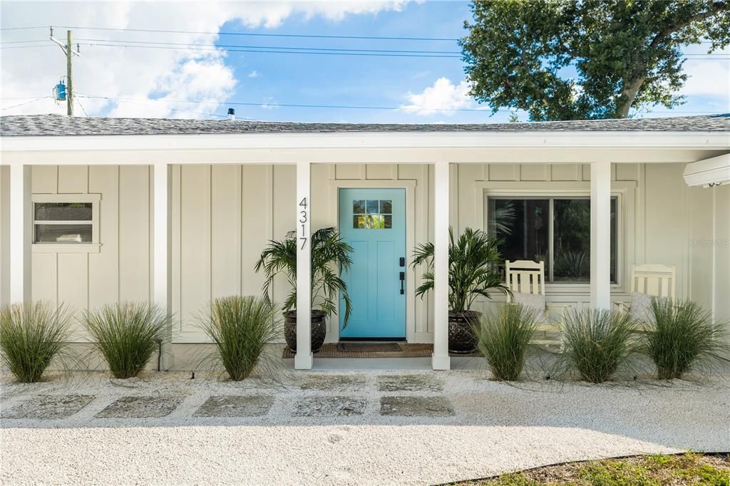 For Sale: $569,000 (3 beds, 2 baths, 1141 Square Feet)