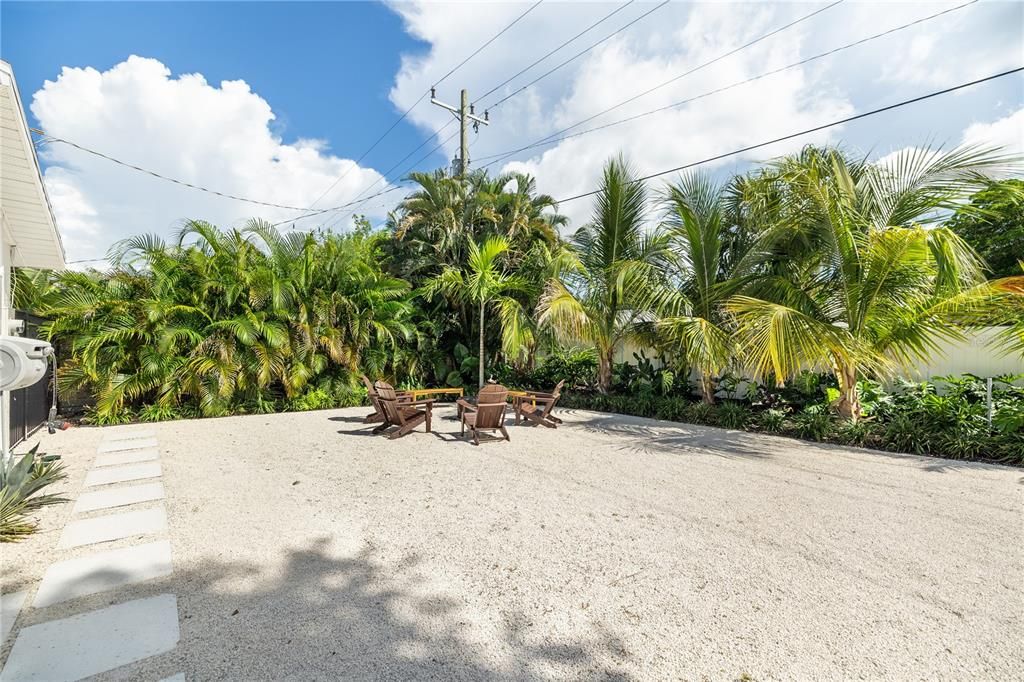 For Sale: $569,000 (3 beds, 2 baths, 1141 Square Feet)
