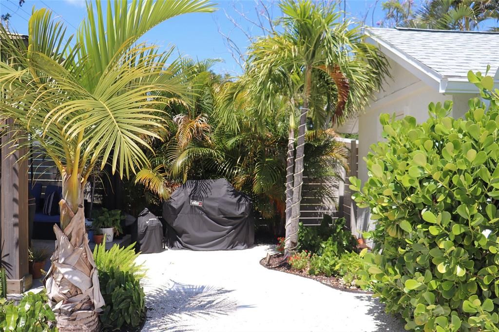 For Sale: $569,000 (3 beds, 2 baths, 1141 Square Feet)