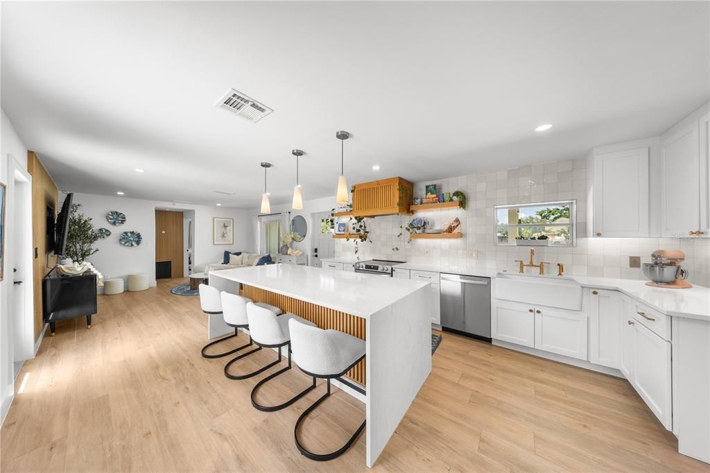 For Sale: $569,000 (3 beds, 2 baths, 1141 Square Feet)