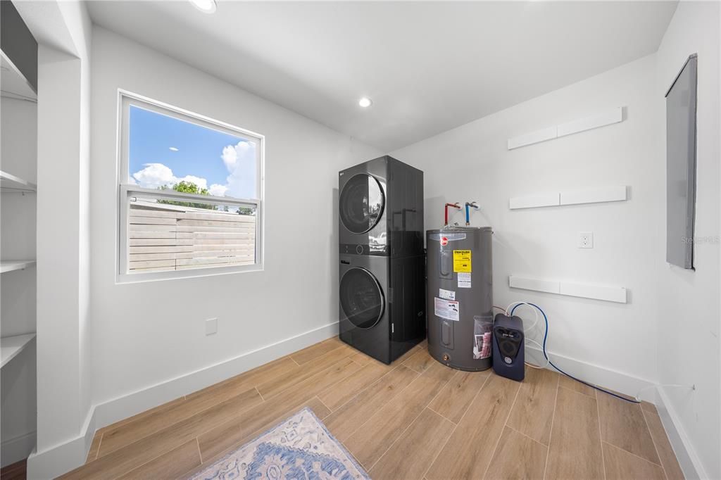 For Sale: $569,000 (3 beds, 2 baths, 1141 Square Feet)
