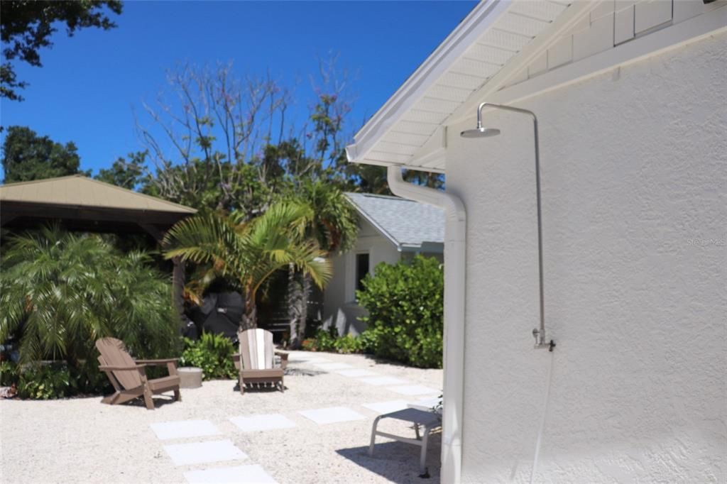 For Sale: $569,000 (3 beds, 2 baths, 1141 Square Feet)