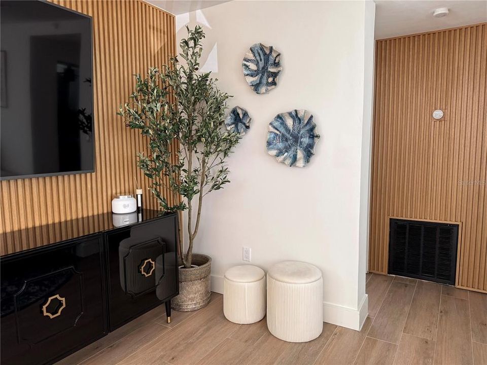 For Sale: $569,000 (3 beds, 2 baths, 1141 Square Feet)
