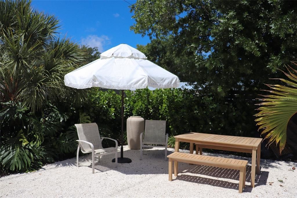 For Sale: $569,000 (3 beds, 2 baths, 1141 Square Feet)