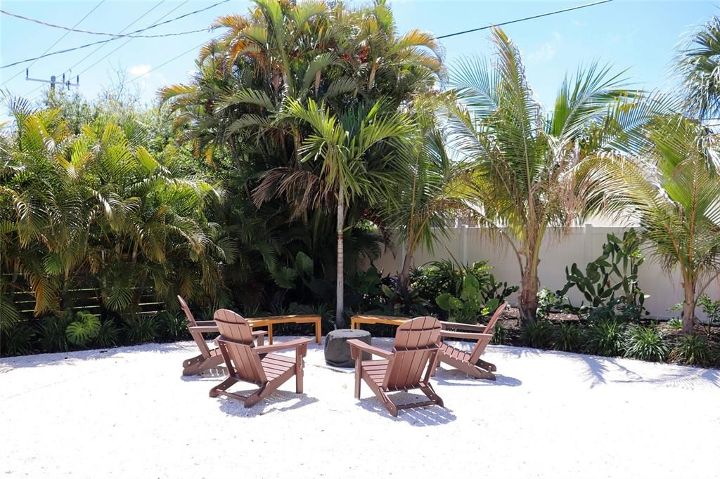 For Sale: $569,000 (3 beds, 2 baths, 1141 Square Feet)