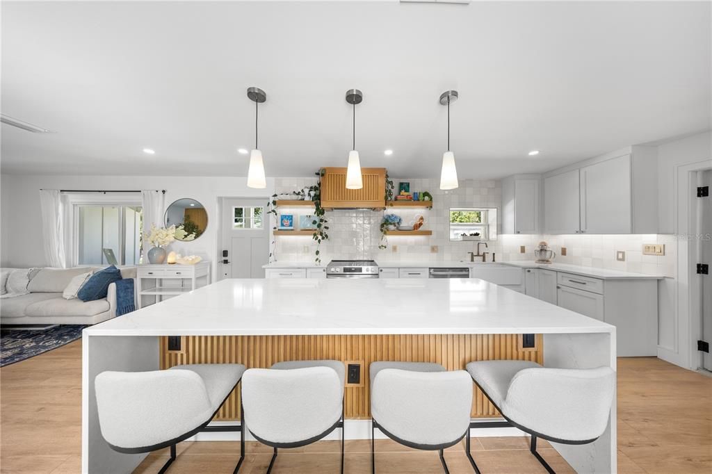For Sale: $569,000 (3 beds, 2 baths, 1141 Square Feet)