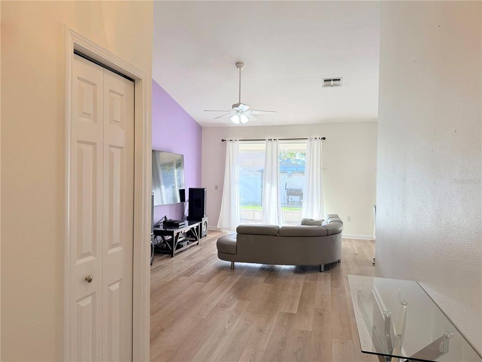 En Venta: $379,900 (3 camas, 2 baños, 1378 Pies cuadrados)