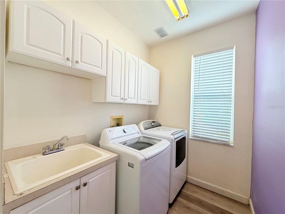 En Venta: $379,900 (3 camas, 2 baños, 1378 Pies cuadrados)