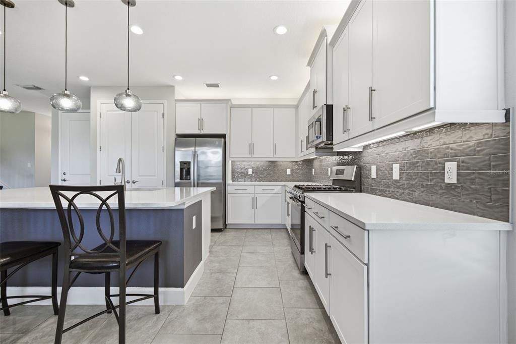 En Venta: $499,000 (4 camas, 3 baños, 2591 Pies cuadrados)
