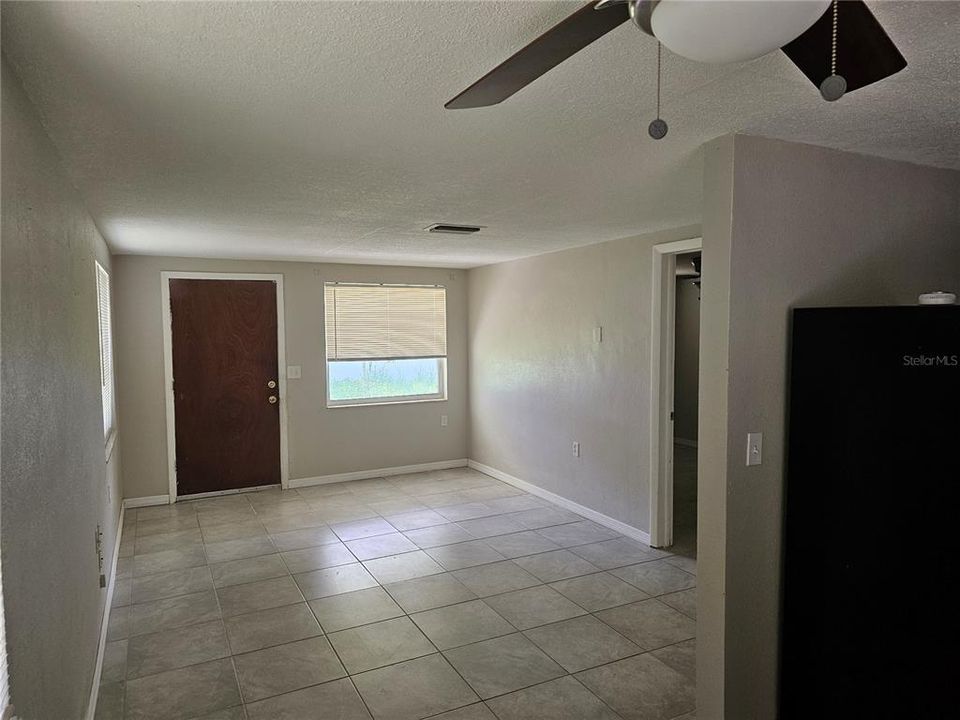 For Rent: $950 (1 beds, 1 baths, 600 Square Feet)