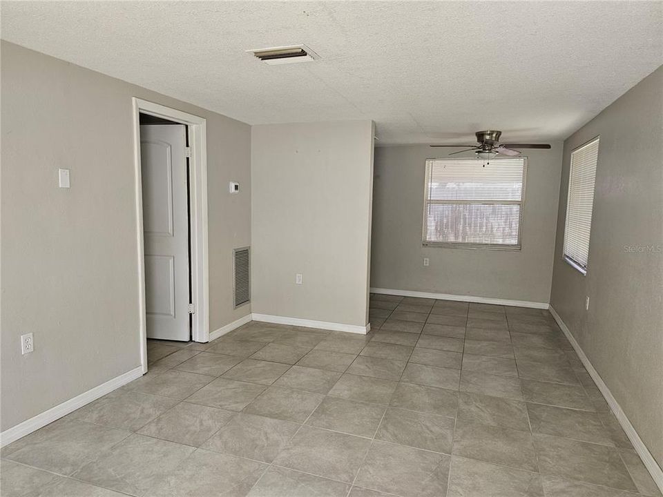 For Rent: $950 (1 beds, 1 baths, 600 Square Feet)