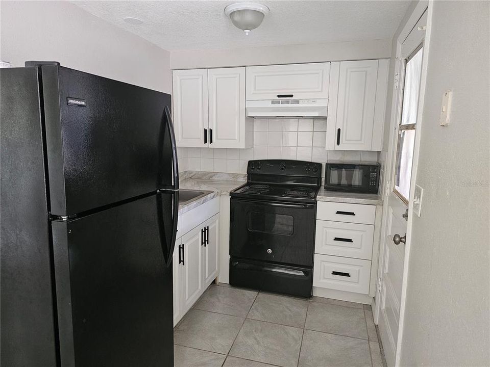 For Rent: $950 (1 beds, 1 baths, 600 Square Feet)