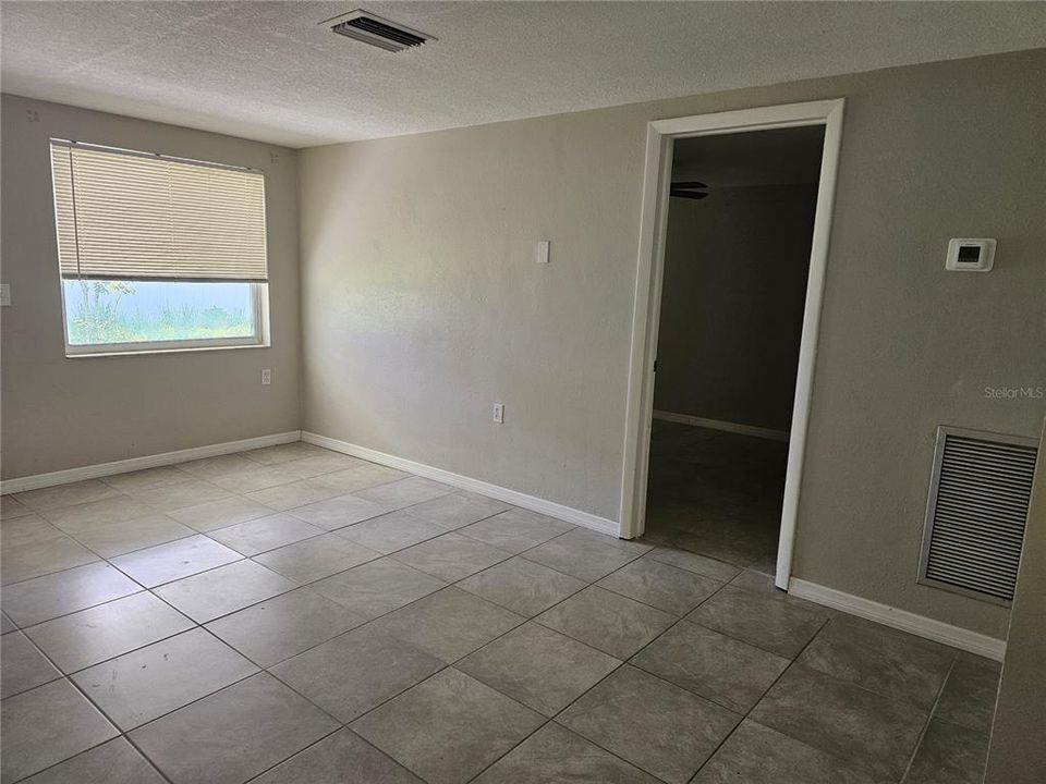 For Rent: $950 (1 beds, 1 baths, 600 Square Feet)