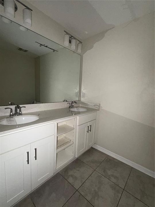 На продажу: $284,900 (2 спален, 2 ванн, 1186 Квадратных фут)