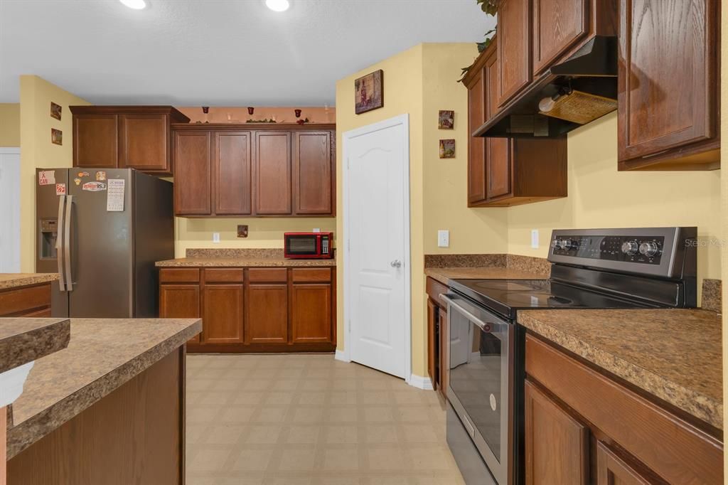 En Venta: $410,000 (4 camas, 2 baños, 2226 Pies cuadrados)