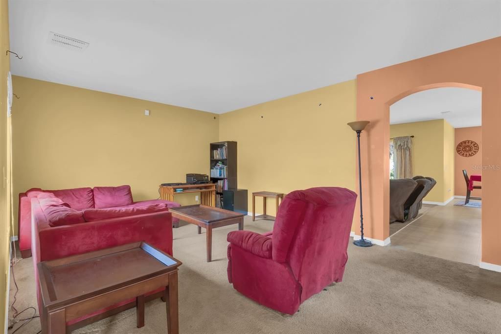 En Venta: $410,000 (4 camas, 2 baños, 2226 Pies cuadrados)