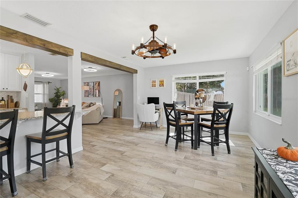 Active With Contract: $319,900 (2 beds, 2 baths, 1285 Square Feet)