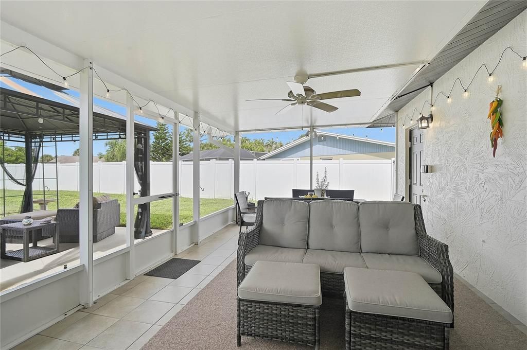 Active With Contract: $319,900 (2 beds, 2 baths, 1285 Square Feet)