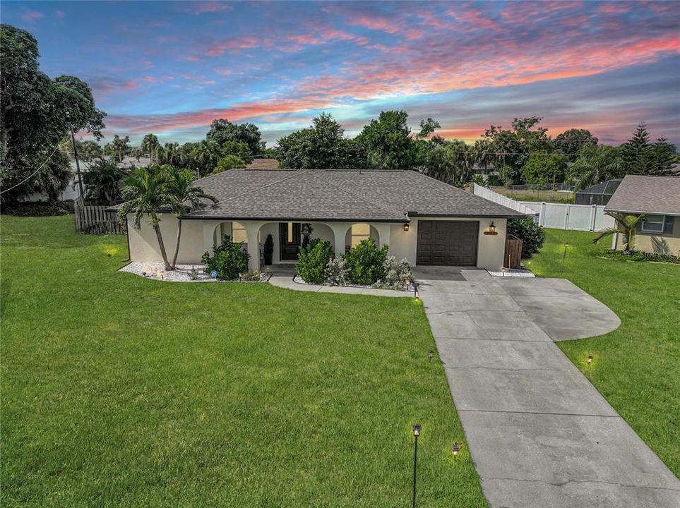 Active With Contract: $319,900 (2 beds, 2 baths, 1285 Square Feet)