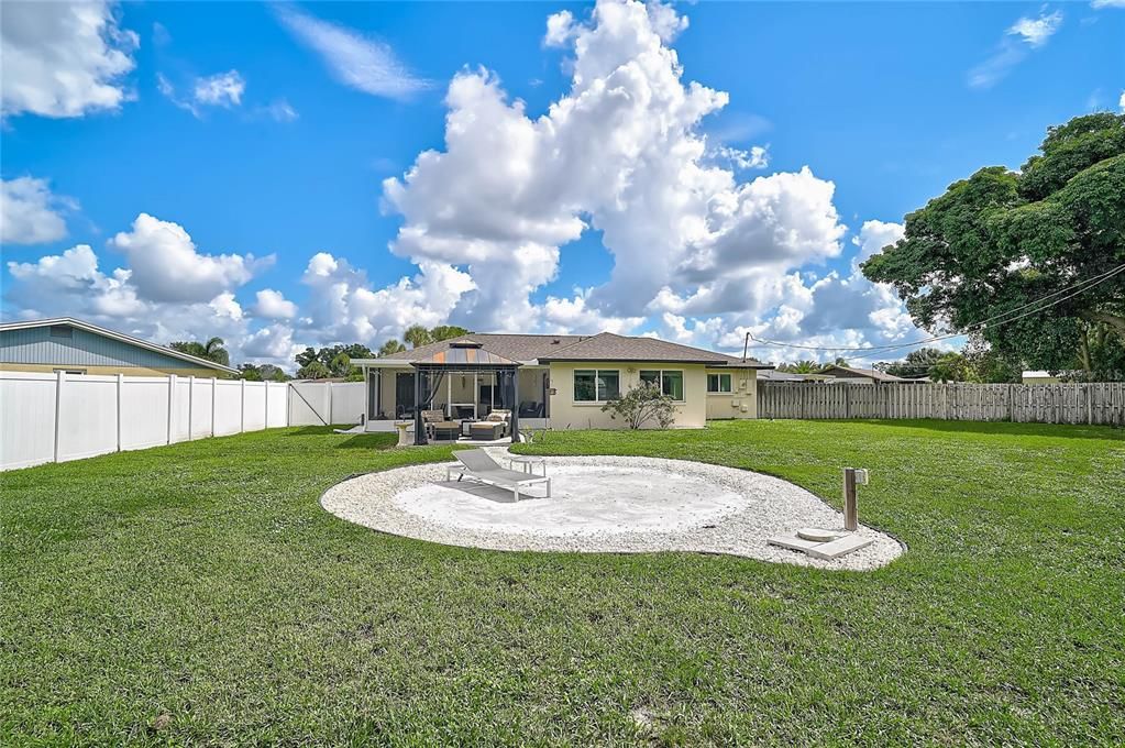 Active With Contract: $319,900 (2 beds, 2 baths, 1285 Square Feet)