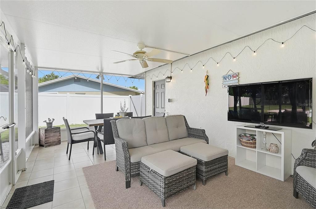 Active With Contract: $319,900 (2 beds, 2 baths, 1285 Square Feet)