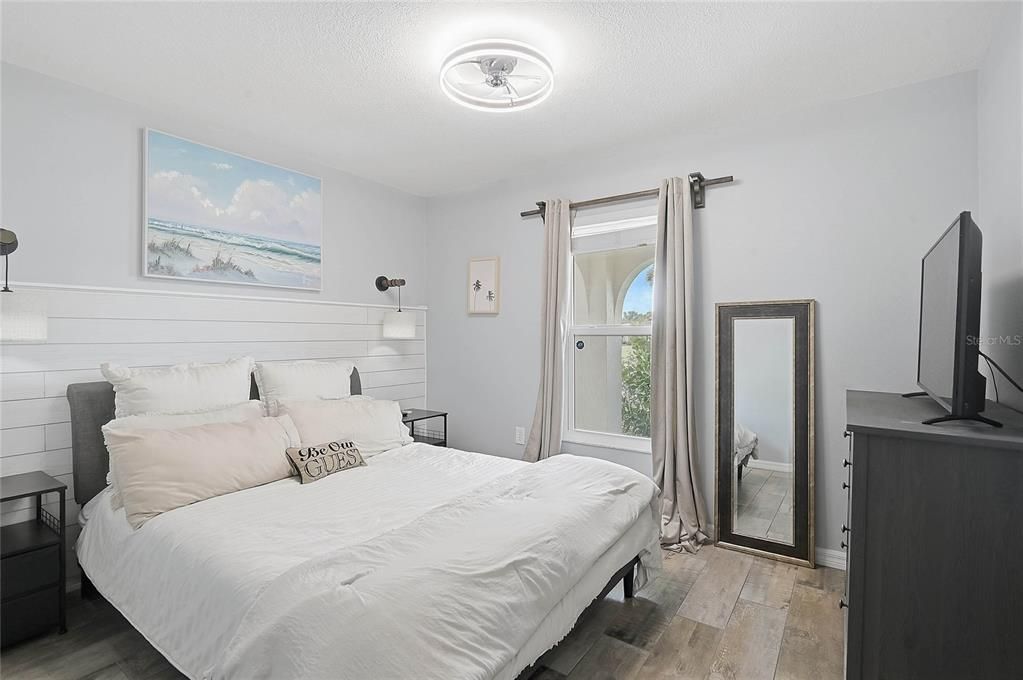 Active With Contract: $319,900 (2 beds, 2 baths, 1285 Square Feet)