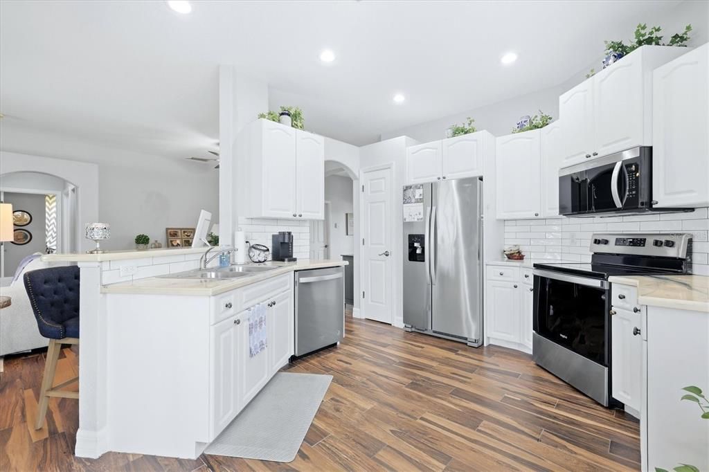 На продажу: $333,900 (3 спален, 2 ванн, 1681 Квадратных фут)